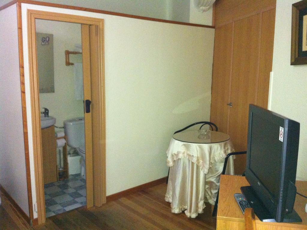 Pension Leyre Hotel Pamplona Room photo